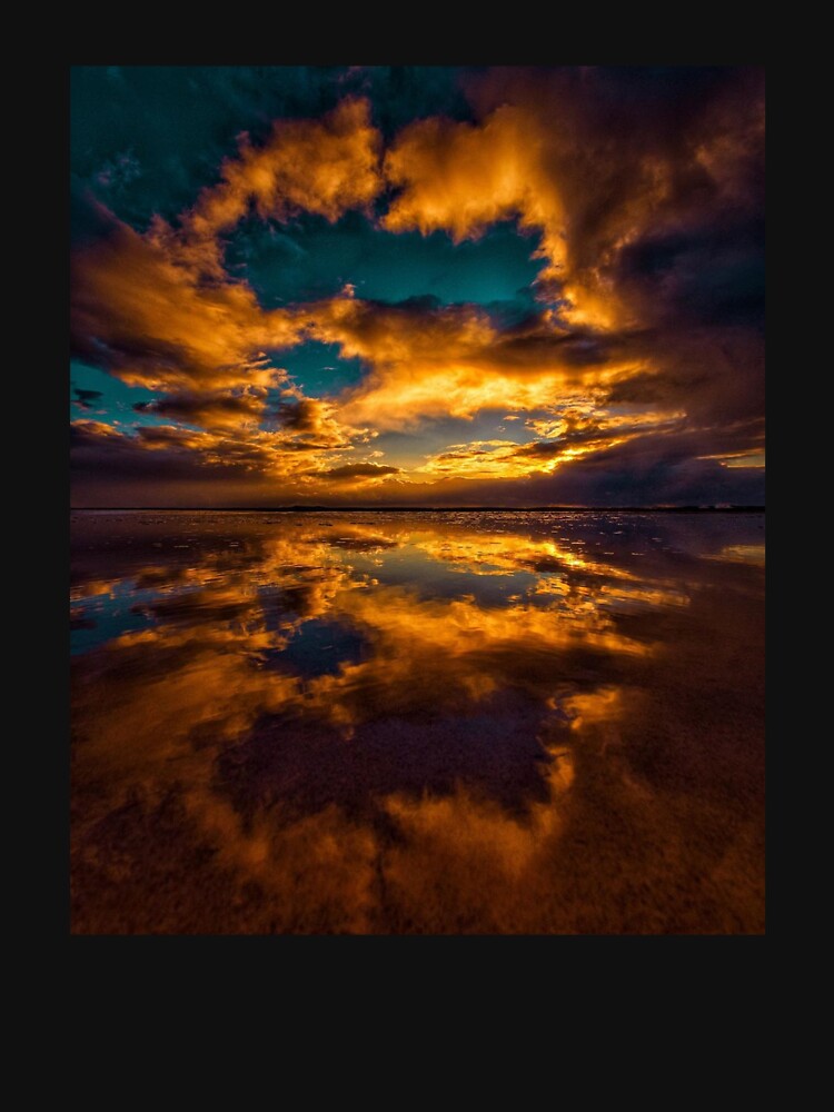 reflection of the sky brilliance by ocean-wave