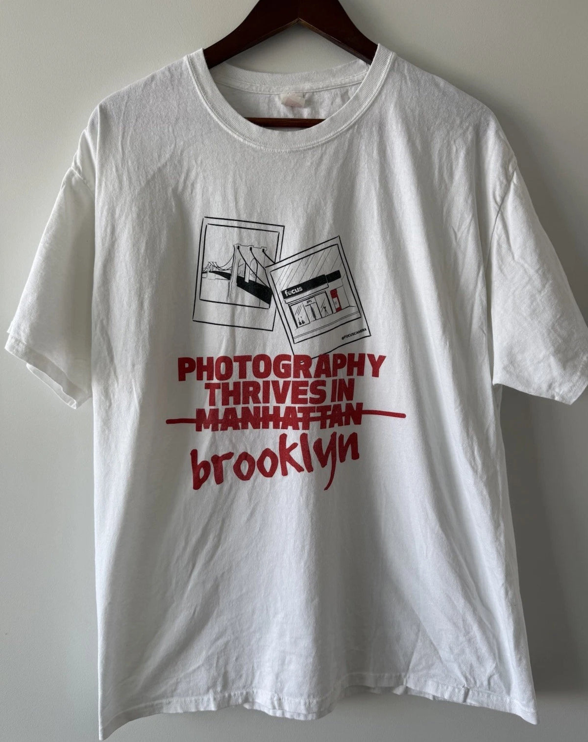 VINTAGE 2000s Focus Camera Brooklyn New York Photography Graphic T-Shirt
